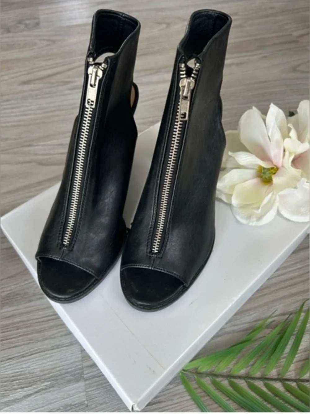 🌸 NEW w/blemish Black Peep-Toe faux leather Ankle Boots 8